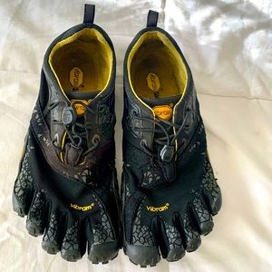 Women’s Vibram Five Fingers V-Trail size 38, black